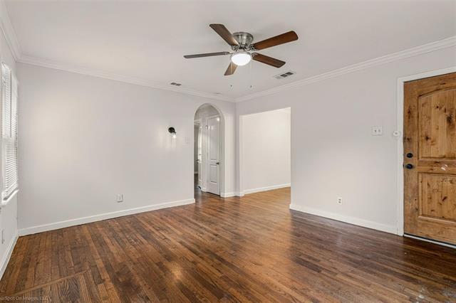 Building Photo - 1006 Briarwood Dr