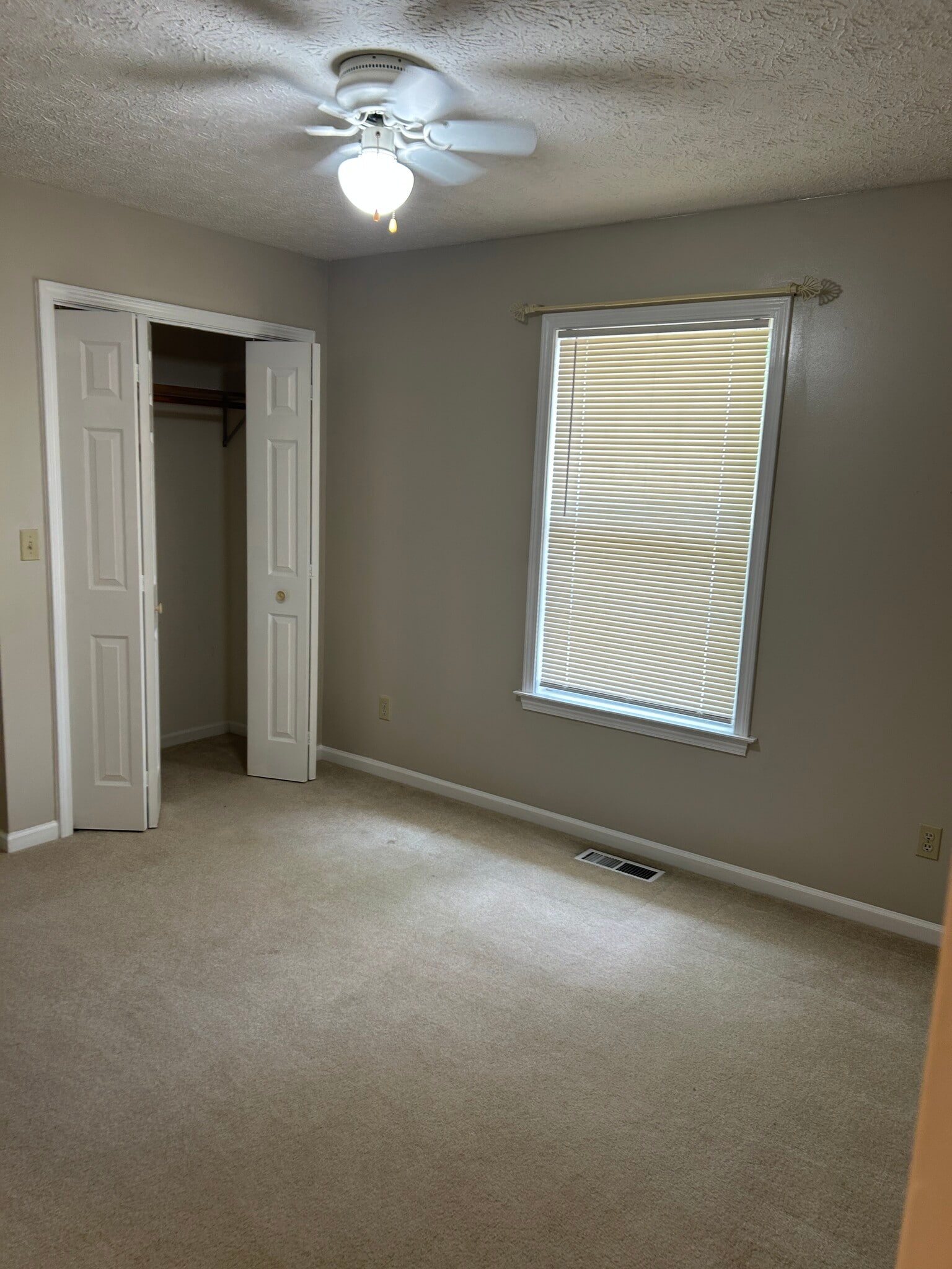 Second bedroom - 518 E South St