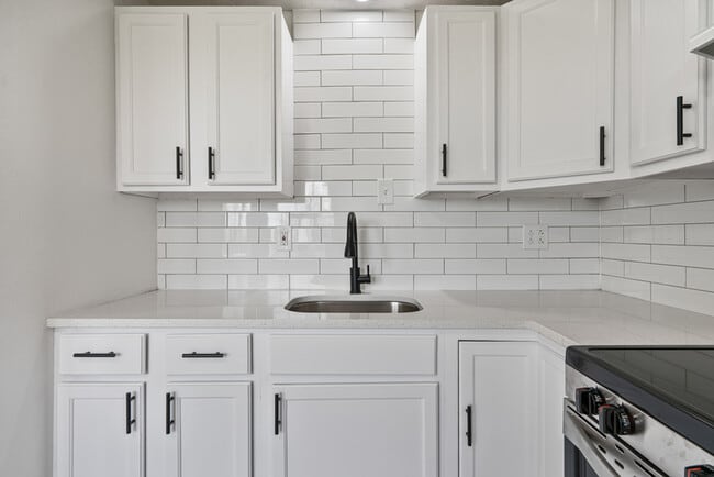 Building Photo - 287 Palma St