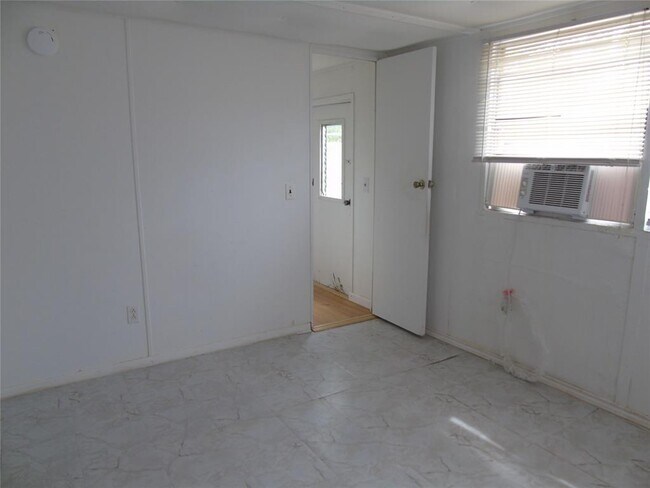 Building Photo - 910 Bunton Ln