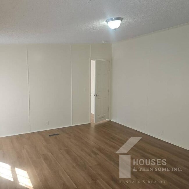 Building Photo - 309 Ashwood Ln