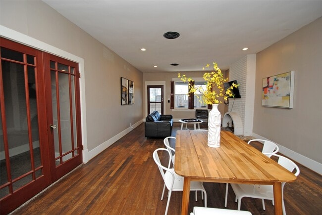 Building Photo - 1110 Missouri St