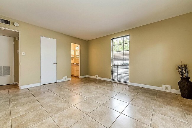 Building Photo - 5353 Institute Ln