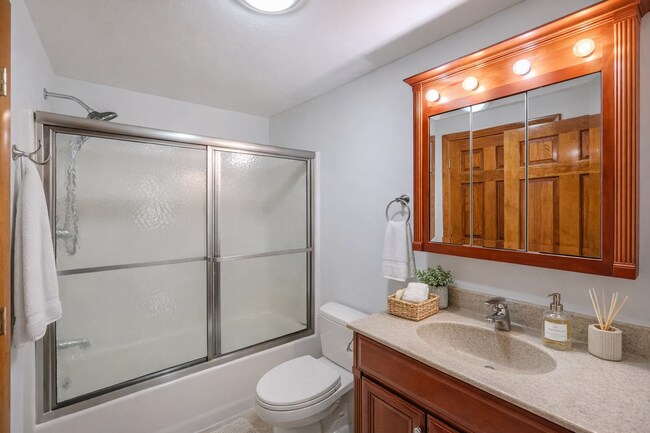 Building Photo - Refined Ranch Living in a Private Natural Setting