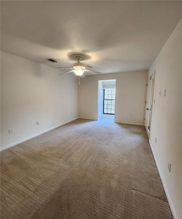 Building Photo - 23311 Plantation Dr NE