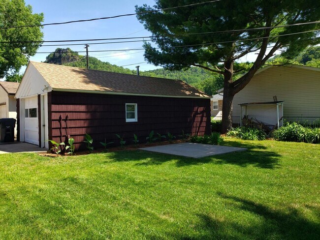 Building Photo - 1403
