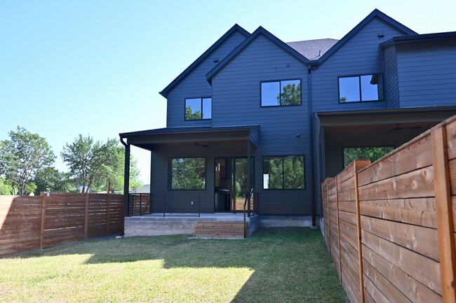 Building Photo - South Austin Oasis
