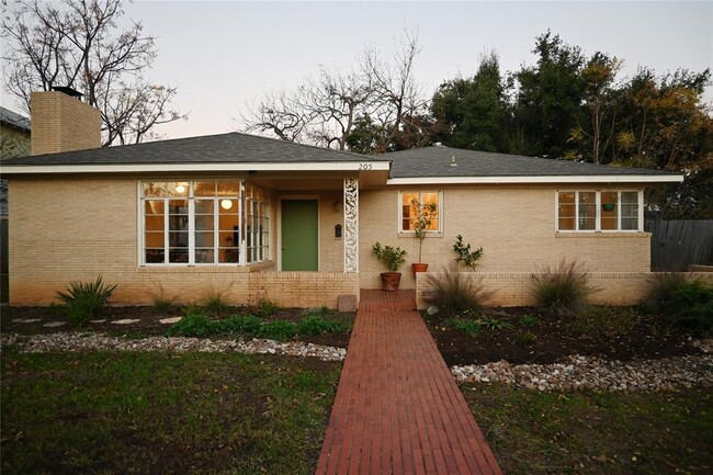 Primary Photo - 205 N Ave A