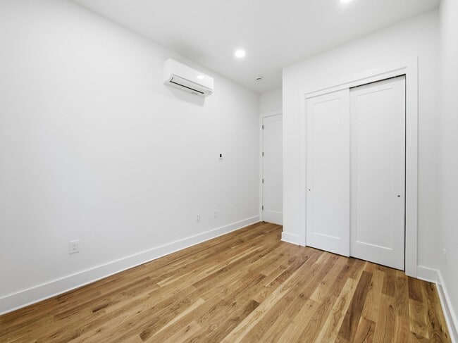 Building Photo - 858 West Side Ave