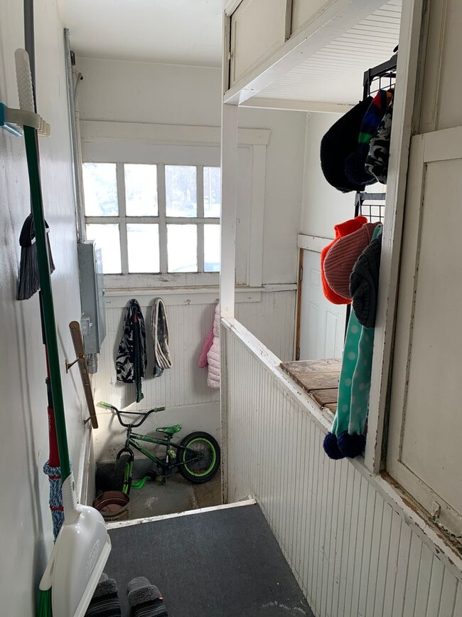 Building Photo - 3 Bed/1 Bath House, super close to BYU cam...