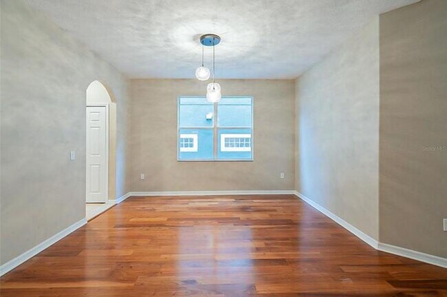 Building Photo - Spacious 3/2 with enclosed office and fence enclosed yard!