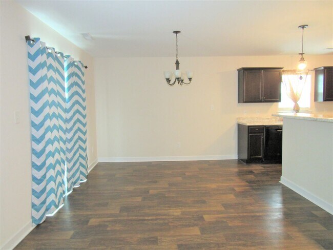 Building Photo - 136 Laredo Dr