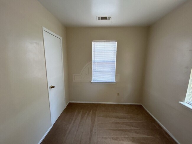 Building Photo - 1406 Bundrant Dr