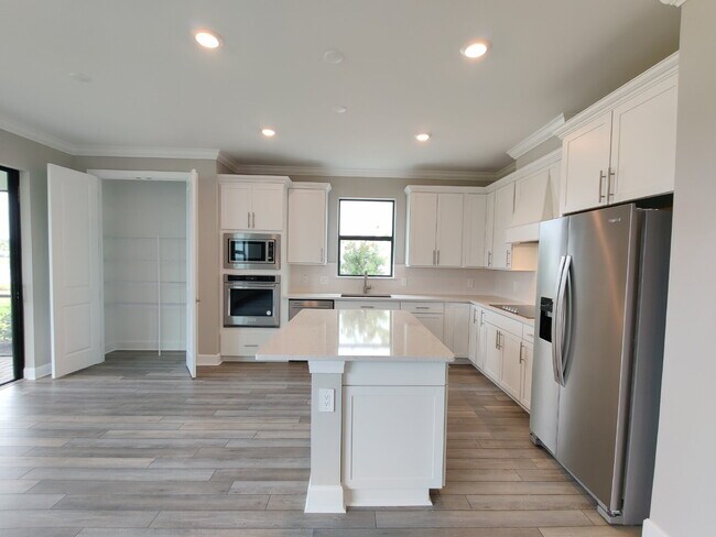 Building Photo - 6211 Baywood Ct