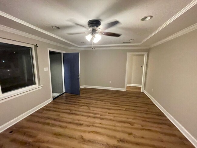 Building Photo - 3715 Winbourne Ave