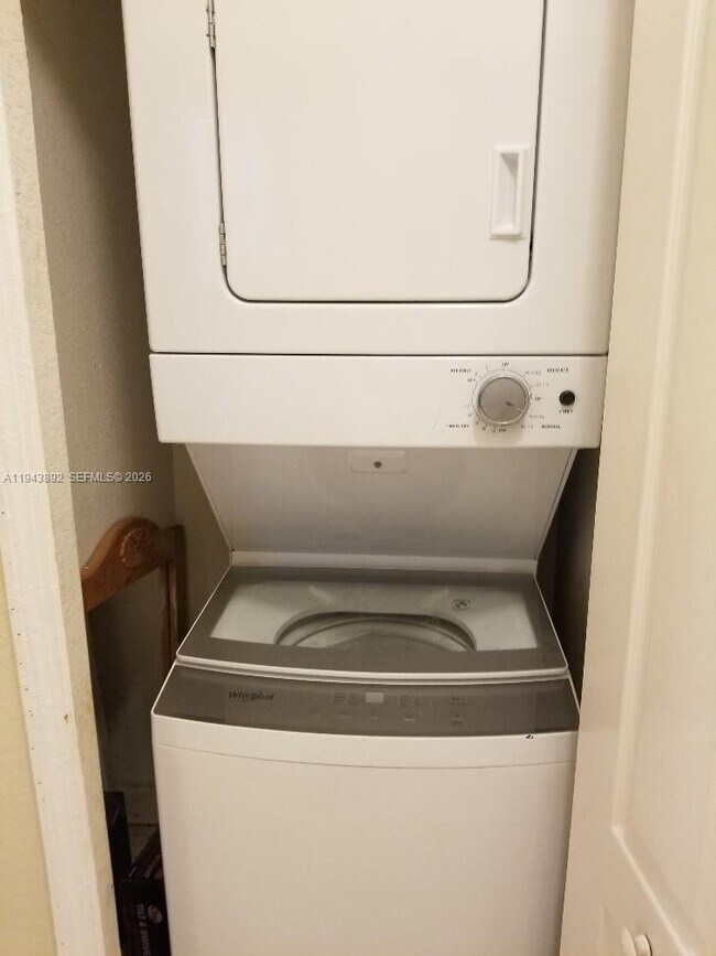 Building Photo - 1663 SE 27th Dr