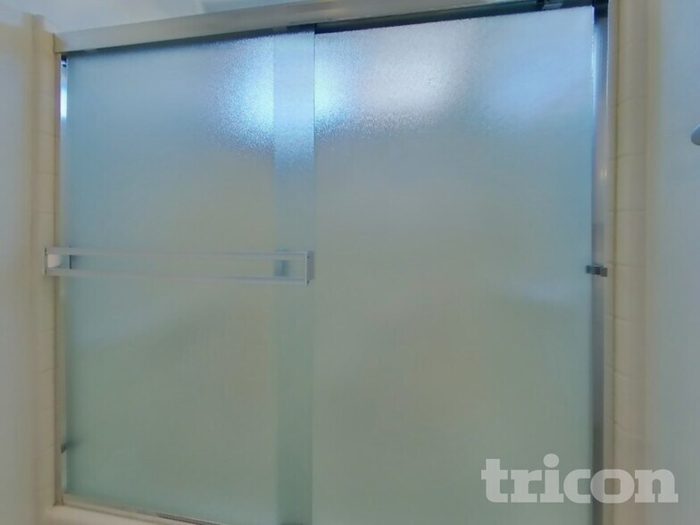 Building Photo - 1346 Woodvale Dr