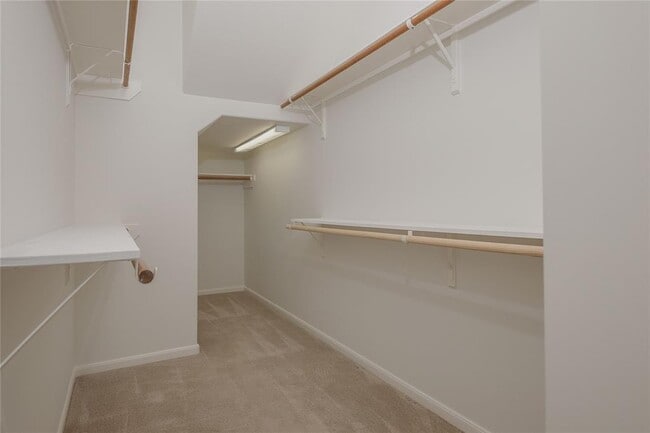 Building Photo - 2 E Pipers Green St