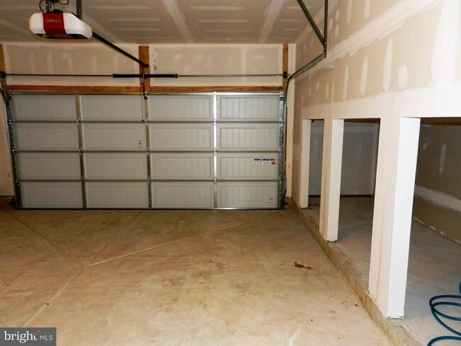 Building Photo - 27 Eagle Ln