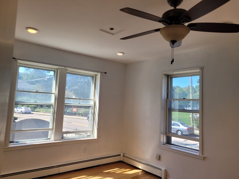 Building Photo - 509 Pleasant St