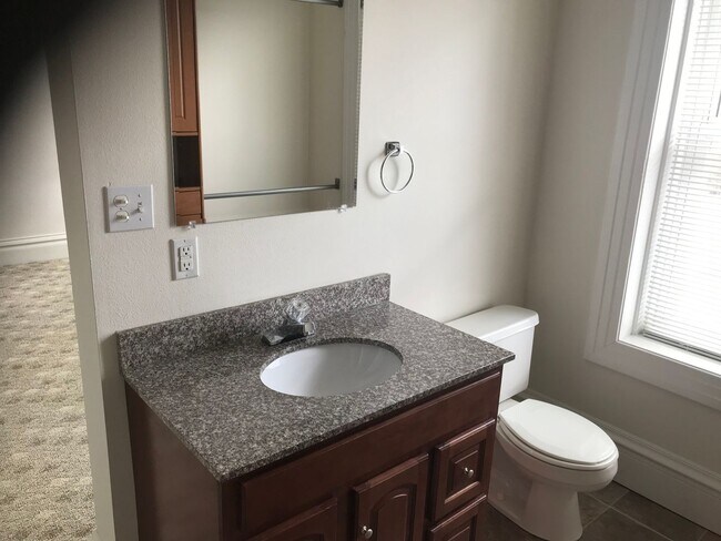 Building Photo - Magnolia - Beauty Shop