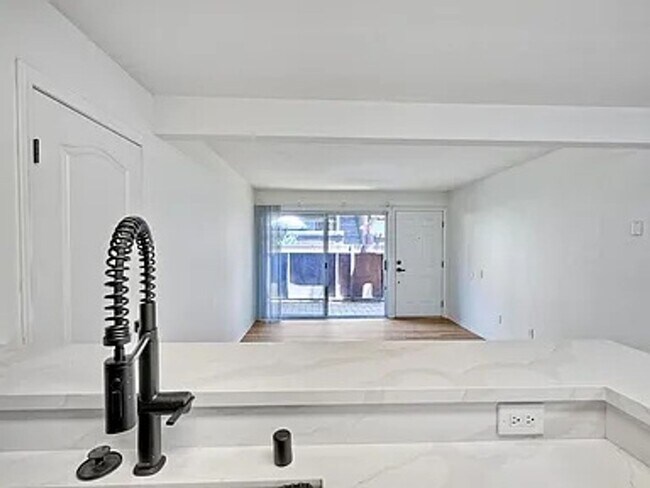 Building Photo - Allure Condo in Serra Mesa 2 Bedroom