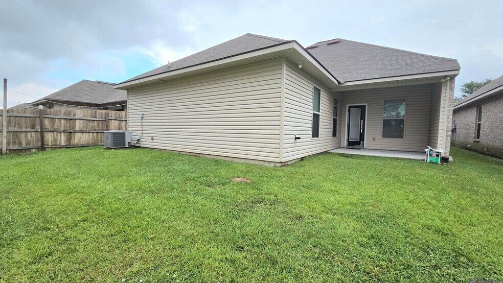 Building Photo - 1346 Hickory Creek Dr