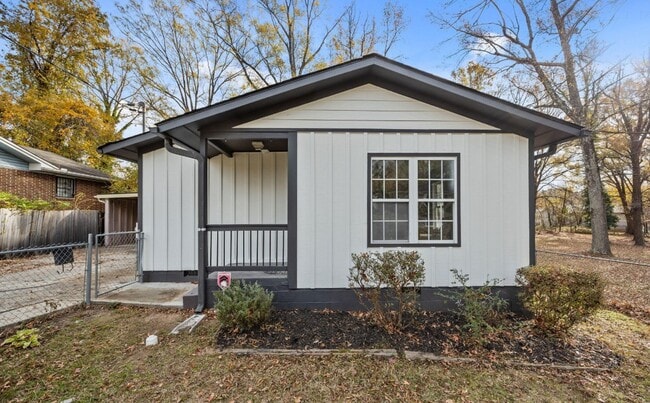 Building Photo - 309 Cody St