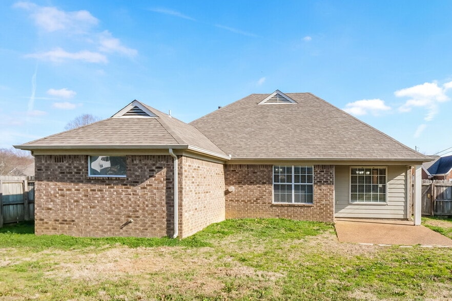 Building Photo - 1303 Chatman Way