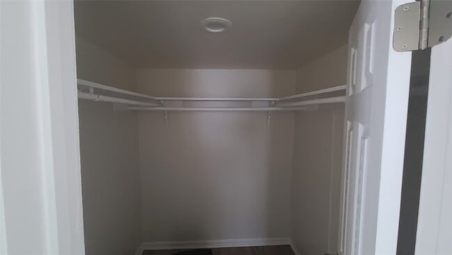 Building Photo - 19538 Hollowlog Dr