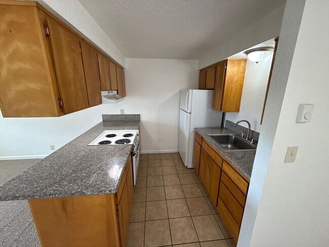 Building Photo - 1015 SW 5th Ave