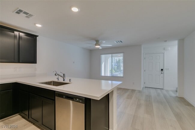 Building Photo - 6254 Foxes Dl St