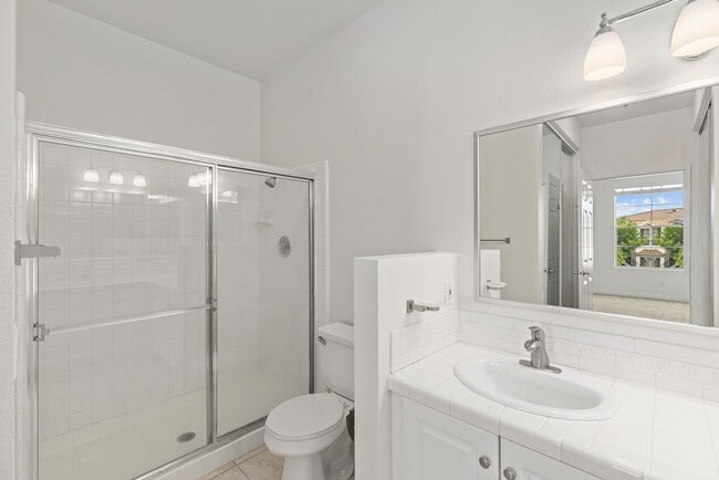 Building Photo - ? Spacious 2 Bedroom / 2 Bath Condo in Sab...