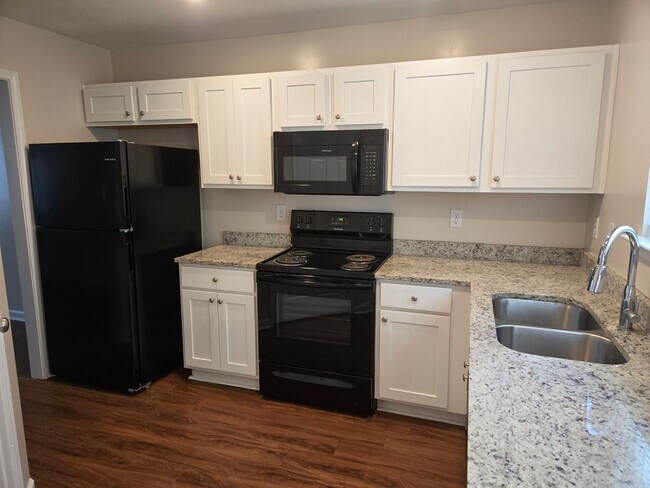 Building Photo - Woodcrest Knolls 210-212