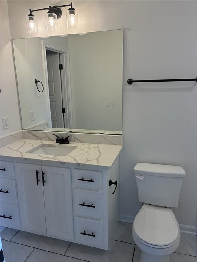 Building Photo - Beautiful 3 Bedroom, 2 Bathroom Home — Minutes from Fort Campbell and the 101st Parkway