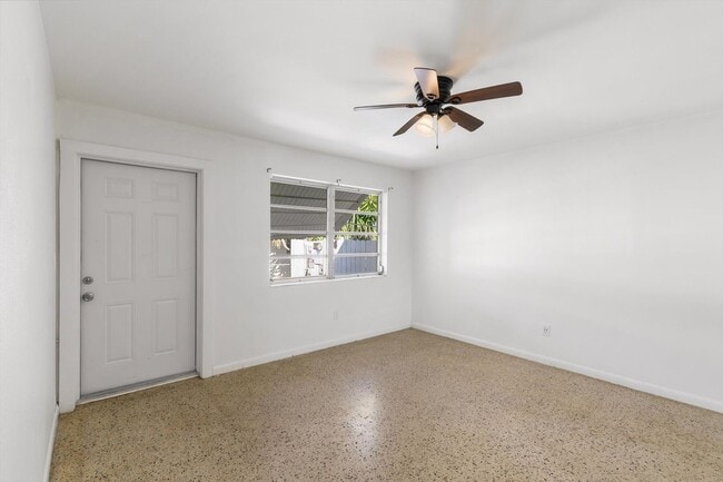 Building Photo - 2421 Patterson Ave