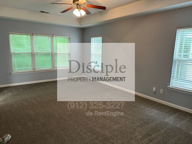 Building Photo - 250 Summer Hill Way