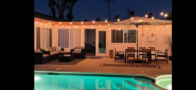 Building Photo - 20235 Galway Ave