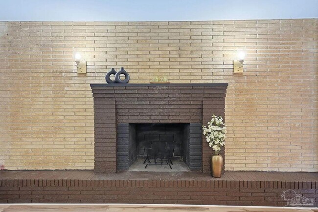 Building Photo - 522 S Edgewood Cir