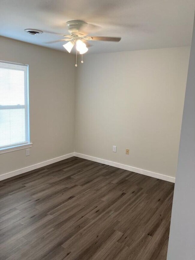 Building Photo - 310 Brookedge Dr