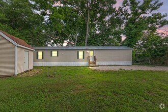 Building Photo - 3 bed 2 bath