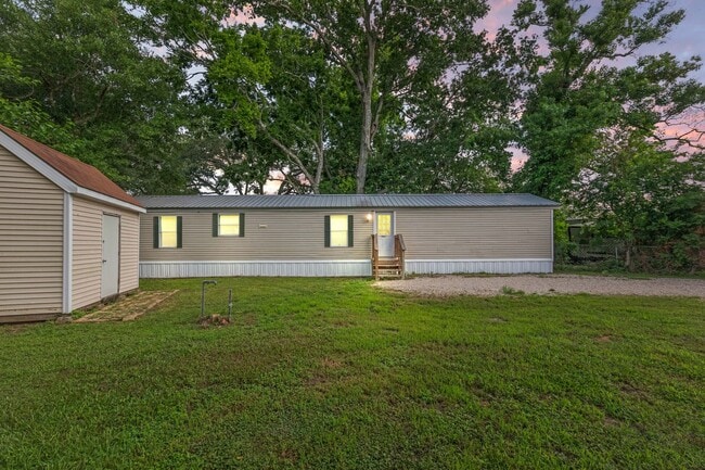 Primary Photo - 3 bed 2 bath