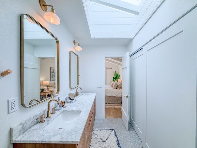 Building Photo - 4954 Dolphin Way