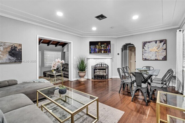 Building Photo - 427 NE 107th St