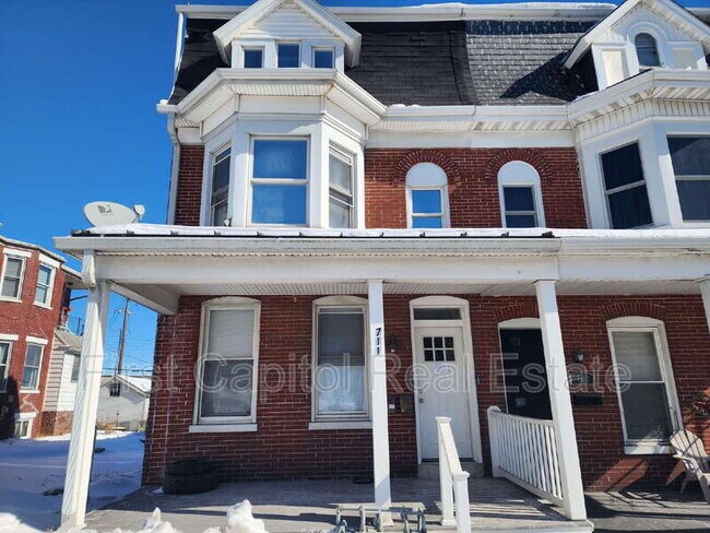 Building Photo - 711 N George St