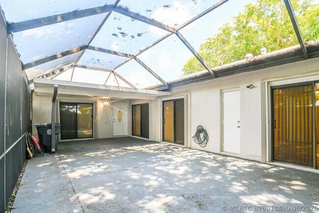 Building Photo - 1148 Summit Trail Cir
