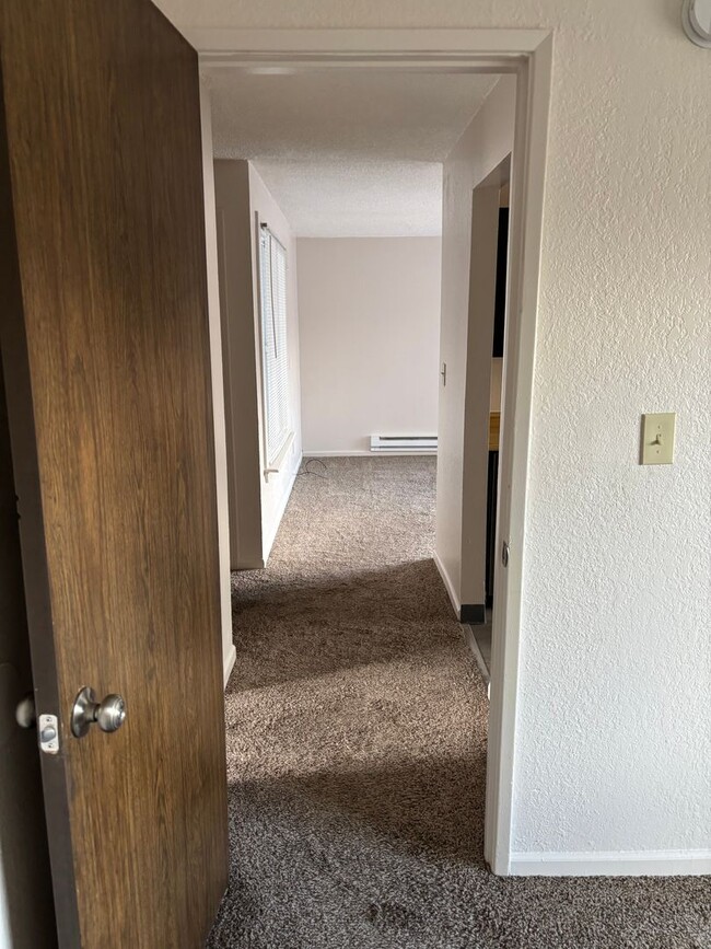 Building Photo - 1 BEDROOM/1 BATH CONDO UPSTAIRS UNIT AVAIL...