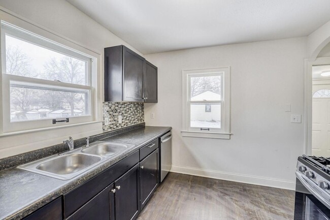 Building Photo - 3511 N 6th St