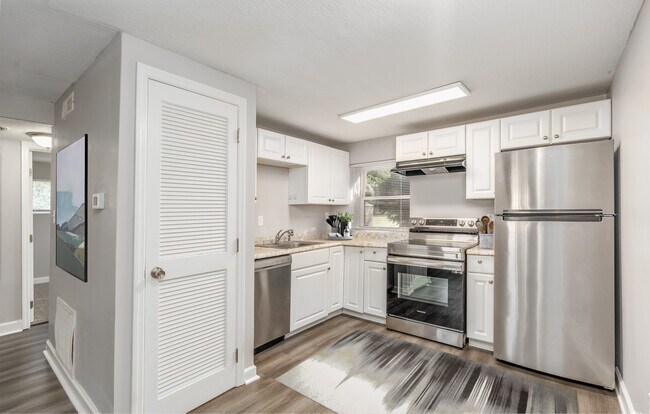 Building Photo - University Gardens