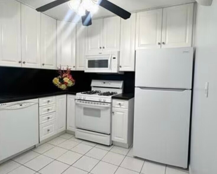 Building Photo - 292 Morsemere Ave